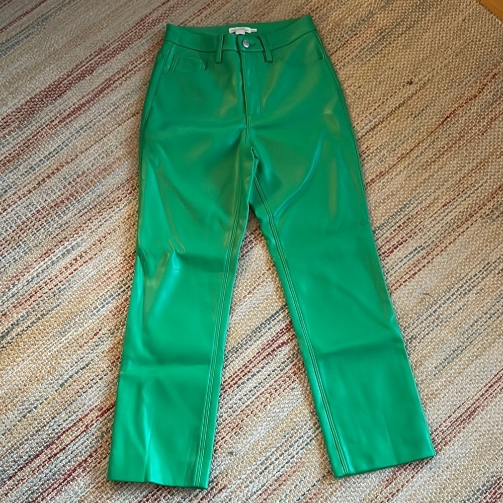 GOOD AMERICAN “Icon Fit” faux leather pants in Kelly green!